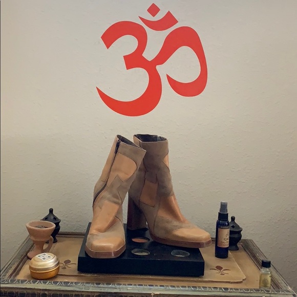 Super cute Candies leather boot. Made in Brazil - Picture 1 of 4